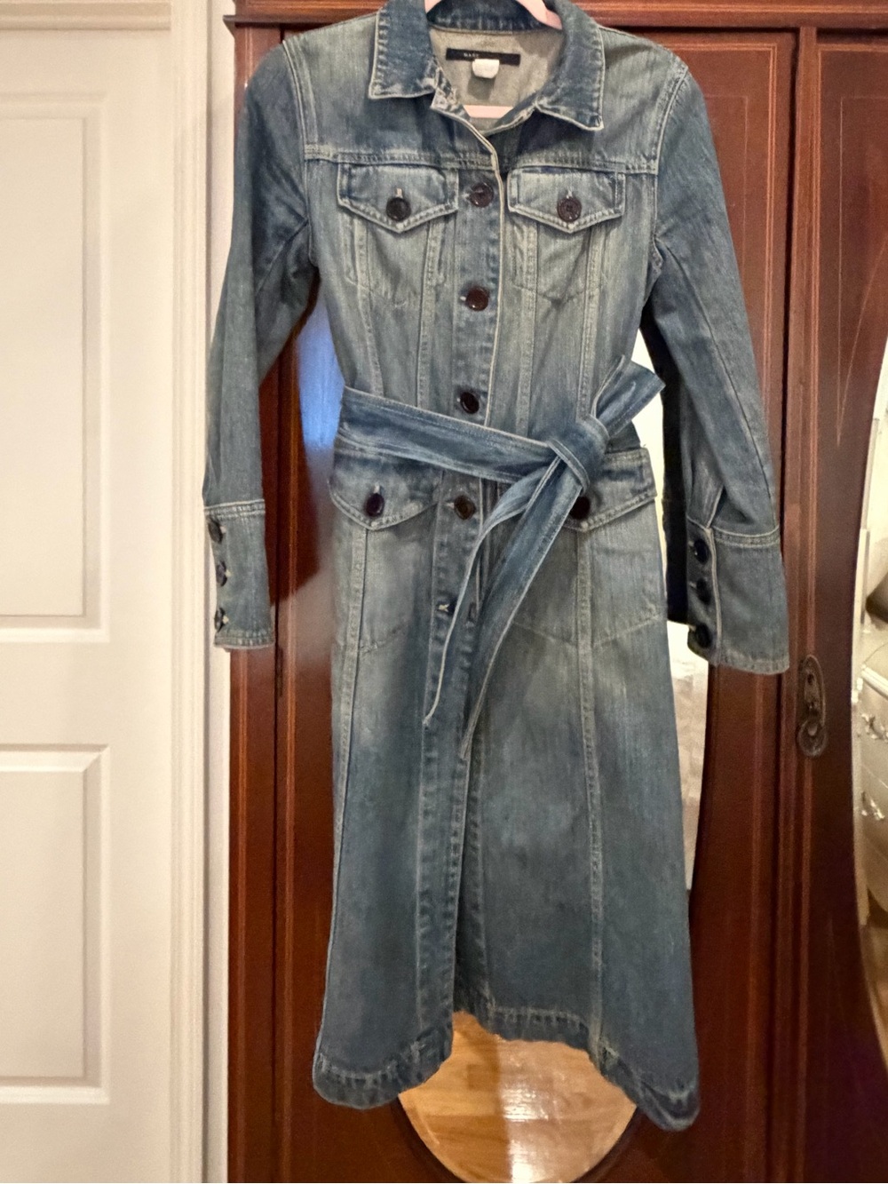 Original Women’s Marc Jacob’s denim trench. Size medium.